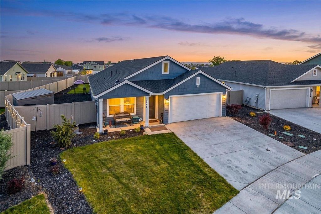 Photo of 8557 Velvet Ash St, Nampa, ID 83687 (MLS # 98985276)