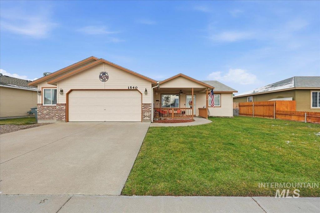 Photo of 1540 Peregrine Dr, Mountain Home, ID 83647 (MLS # 98971503)
