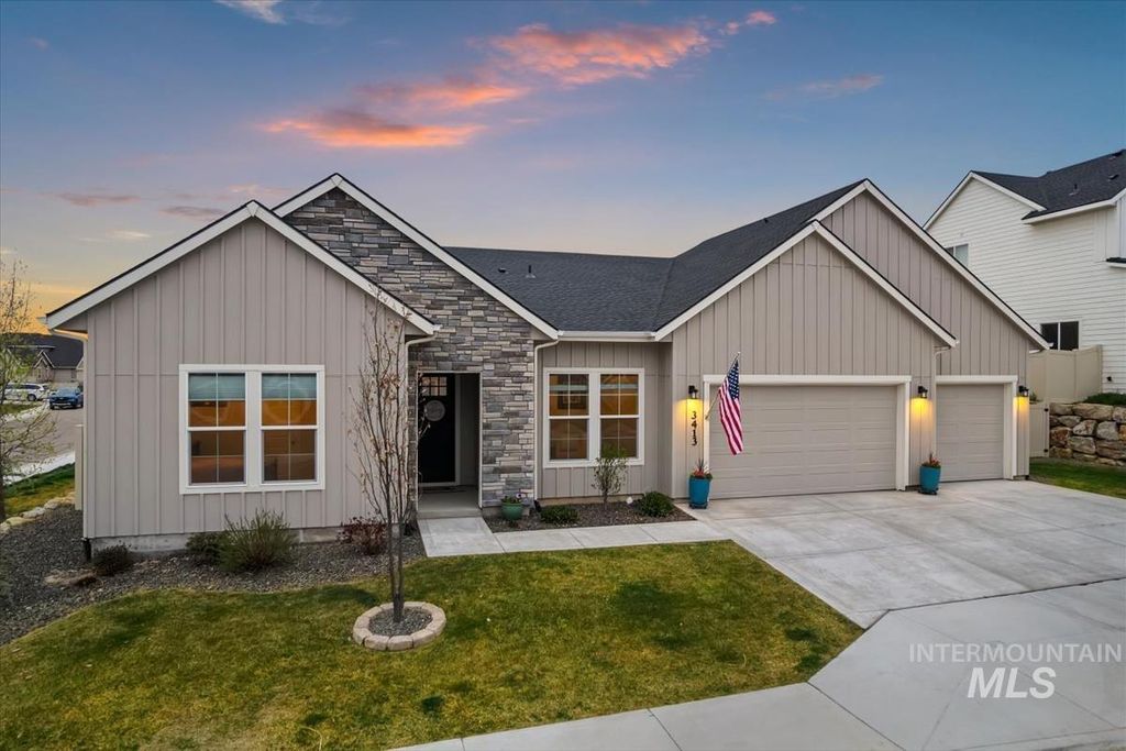 Photo of 3413 N Hosta Ave, Star, ID 83669 (MLS # 98980098)