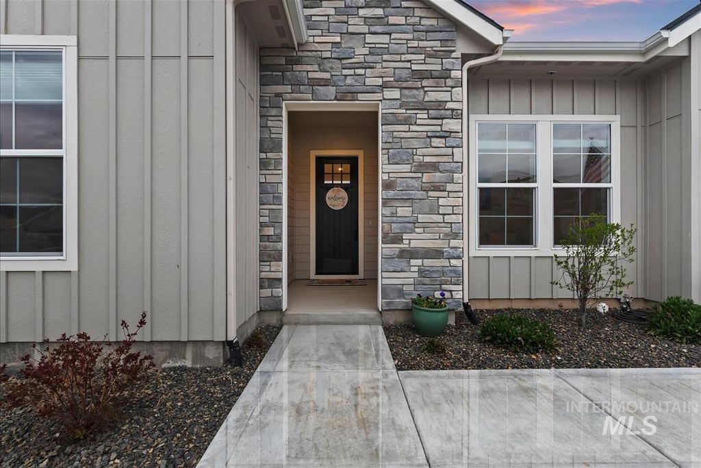 Photo of 3413 N Hosta Ave, Star, ID 83669 (MLS # 98980098)