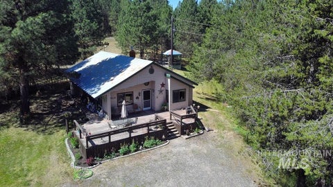 Photo of 10525 Skunk Creek Rd, Cascade, ID 83611 (MLS # 98993833)