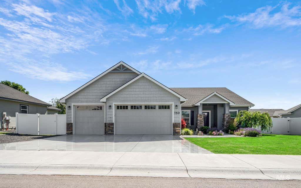 Photo of 750 Zinnia St, Fruitland, ID 83619 (MLS # 98990887)