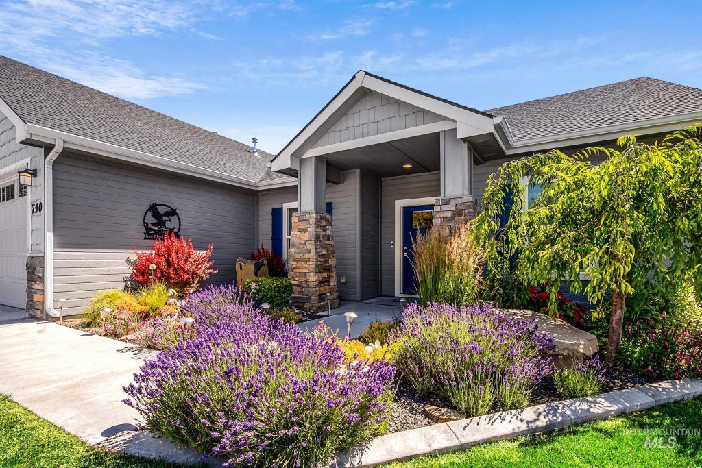 Photo of 750 Zinnia St, Fruitland, ID 83619 (MLS # 98990887)