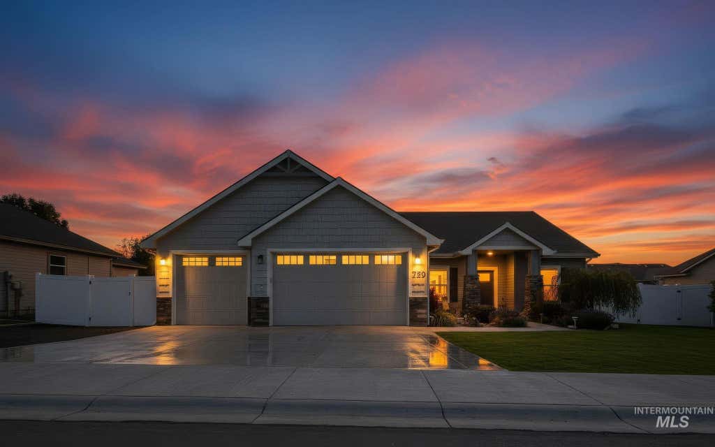 Photo of 750 Zinnia St, Fruitland, ID 83619 (MLS # 98990887)