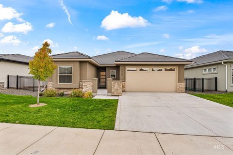 Photo of 6568 N Spindrift Way, Meridian, ID 83646 (MLS # 98966943)