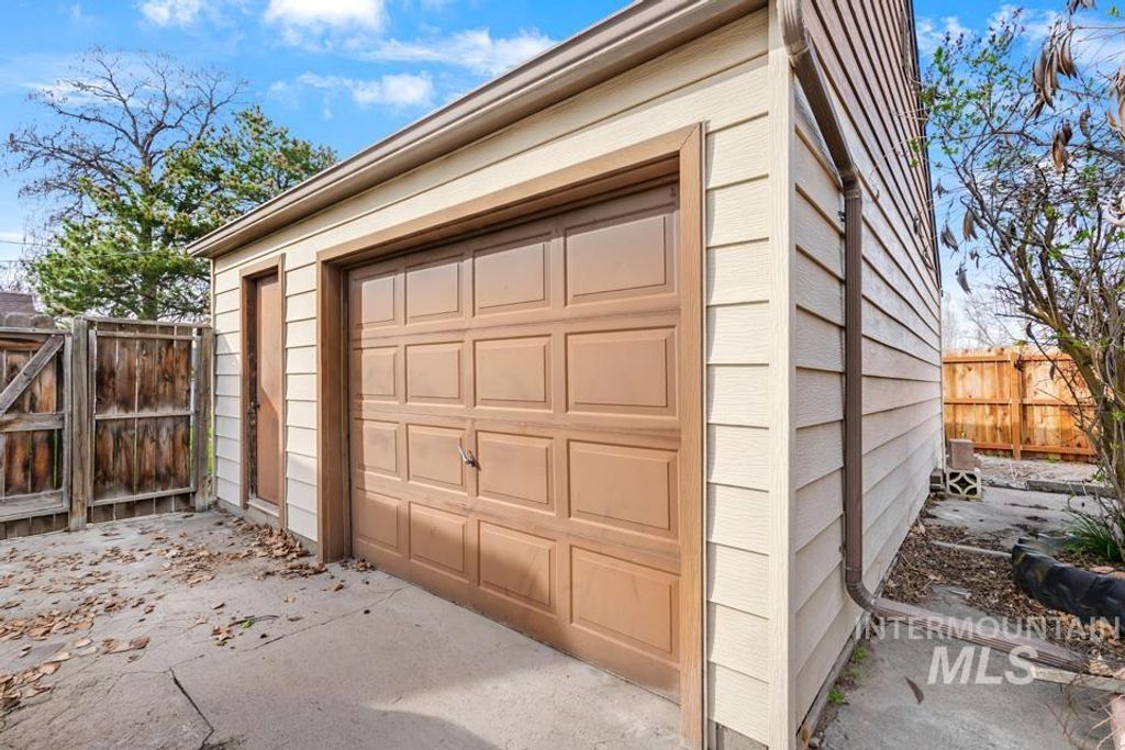 Photo of 489 NW 4th Ave, Ontario, OR 97914 (MLS # 98979137)