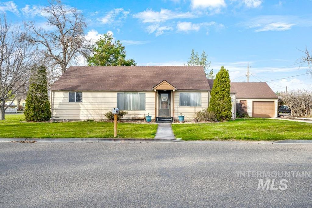 Photo of 489 NW 4th Ave, Ontario, OR 97914 (MLS # 98979137)