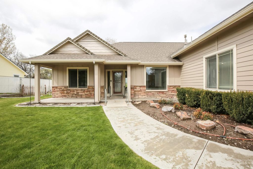 Photo of 767 N Dorian Drive, Ontario, OR 97914 (MLS # 98982631)