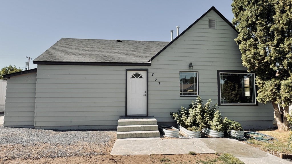 Photo of 437 2nd Avenue East, Wendell, ID 83355 (MLS # 98994439)