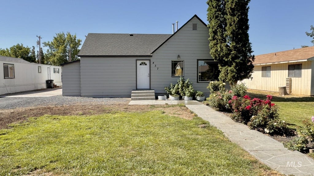 Photo of 437 2nd Avenue East, Wendell, ID 83355 (MLS # 98994439)