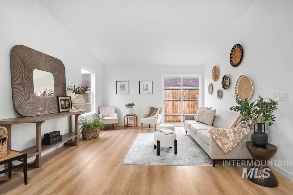 Photo of 1026 E Hawaii Ave, Nampa, ID 83686 (MLS # 98969414)