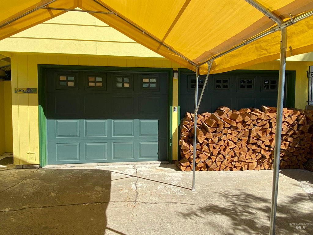 Photo of 1148 Highland Dr, Moscow, ID 83843 (MLS # 98959562)