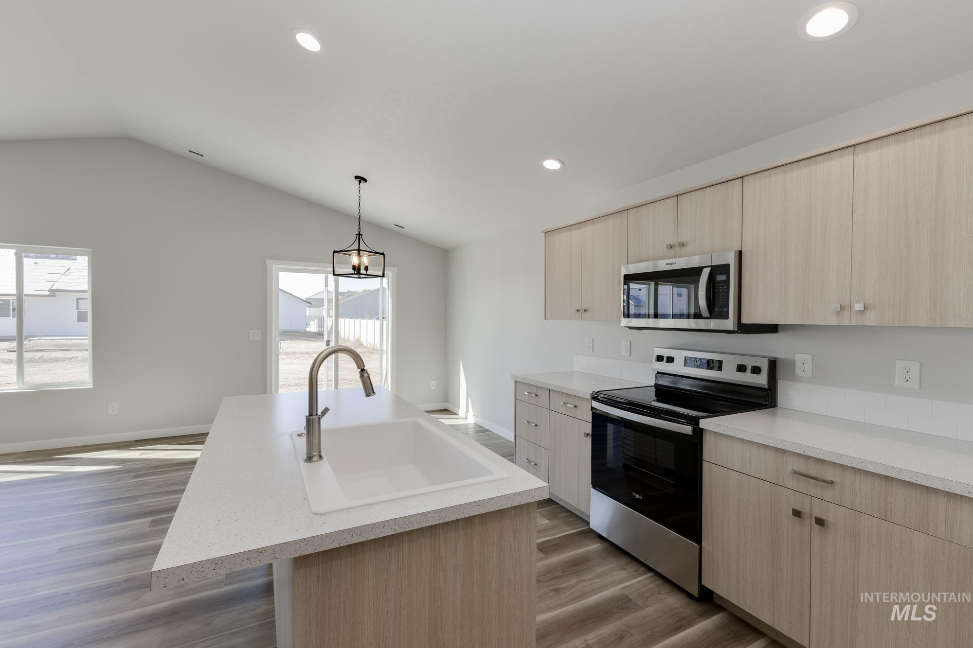 2558 W Fallon Lp