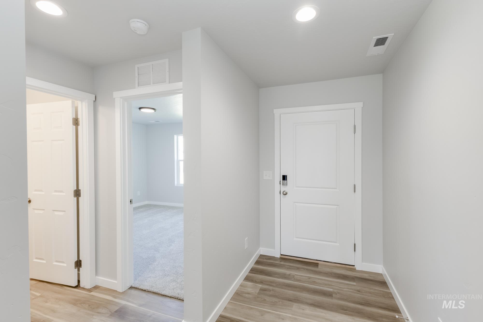 2558 W Fallon Lp