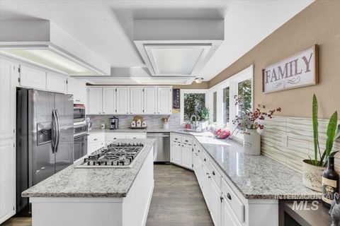 Photo of 3280 W Sugar Creek Dr, Meridian, ID 83642 (MLS # 98963980)