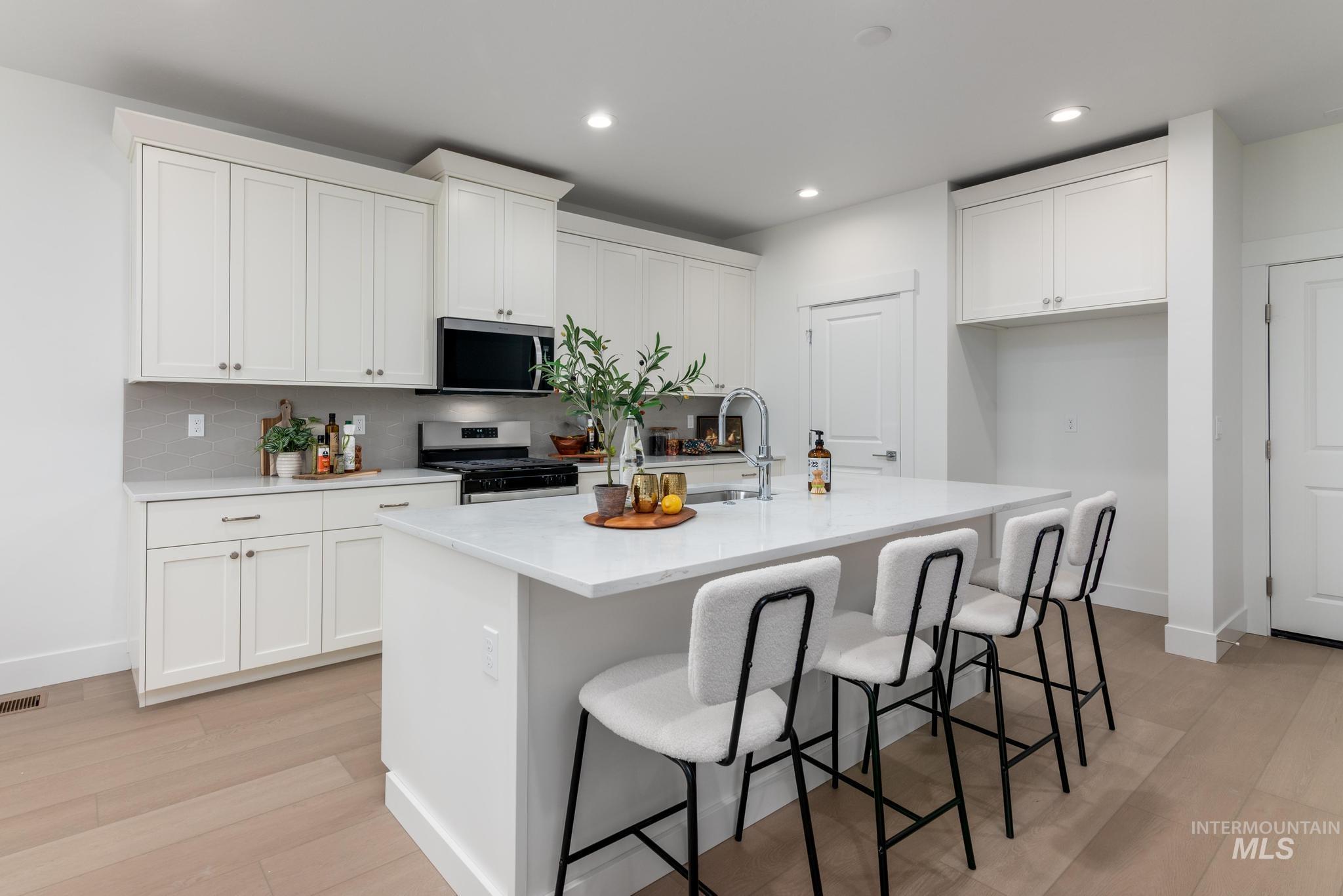 1907 W Blue Lightning St