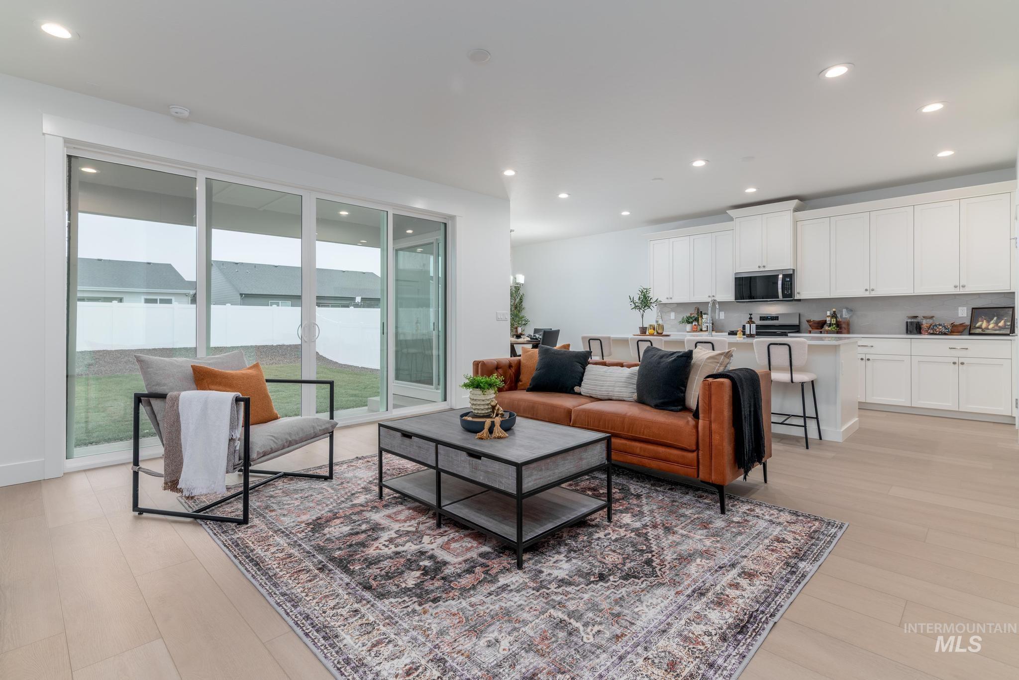 1907 W Blue Lightning St