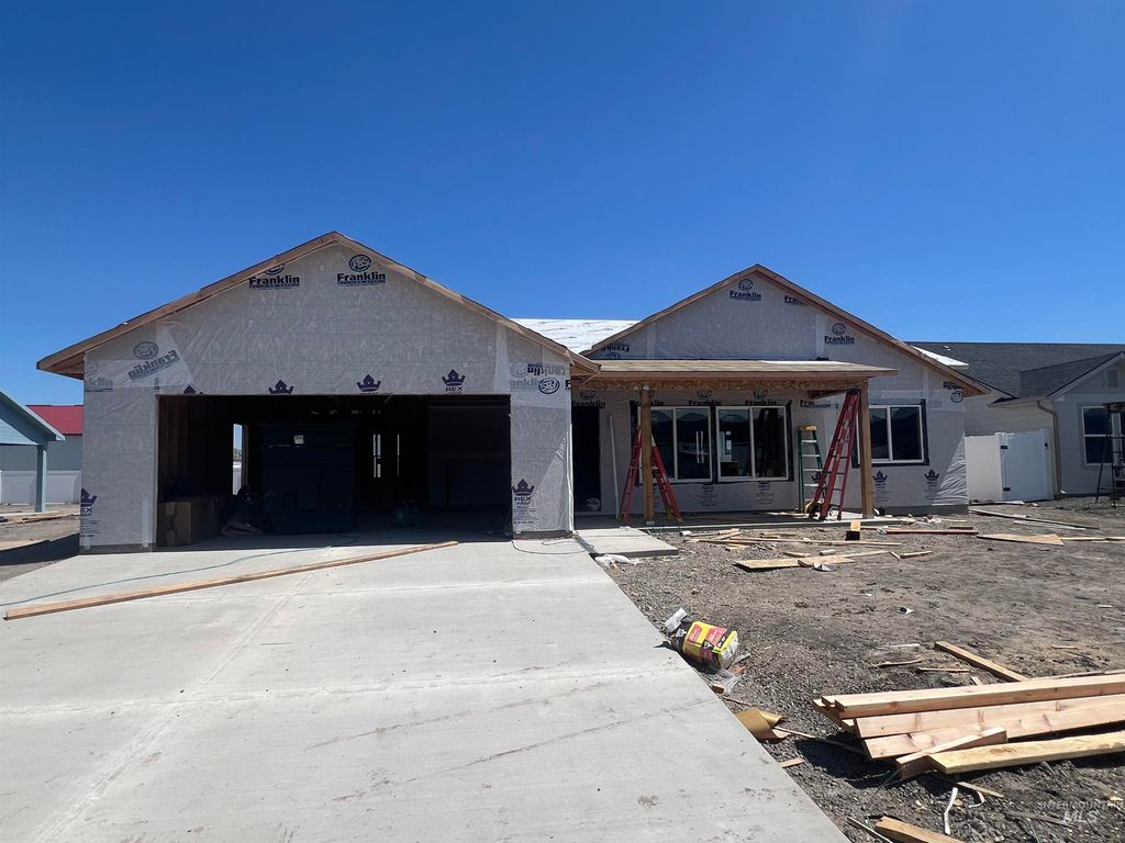 Photo of 950 Campbell St, Vale, OR 97918 (MLS # 98985621)