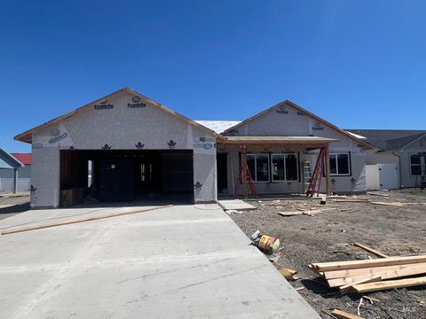Photo of 950 Campbell St, Vale, OR 97918 (MLS # 98985621)
