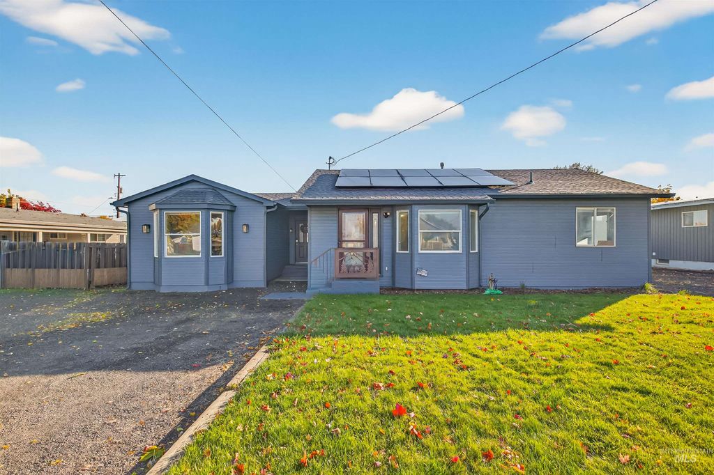 Photo of 3623 14th St, Lewiston, ID 83501 (MLS # 98971724)