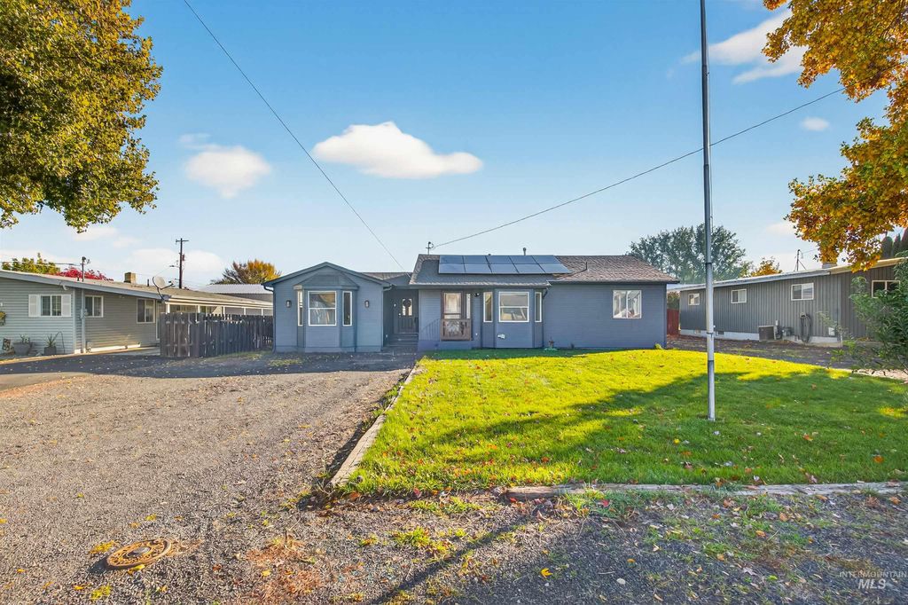 Photo of 3623 14th St, Lewiston, ID 83501 (MLS # 98971724)