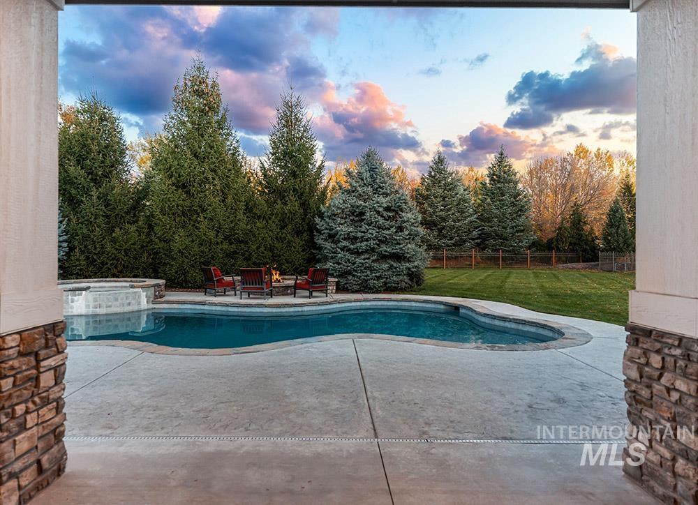 1102 N Lionbridge Ave