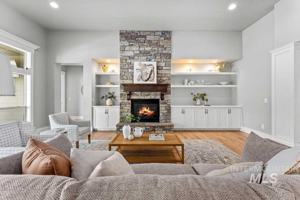 1102 N Lionbridge Ave