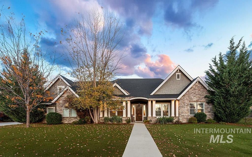 Photo of 1102 N Lionbridge Ave, Eagle, ID 83616 (MLS # 98979651)