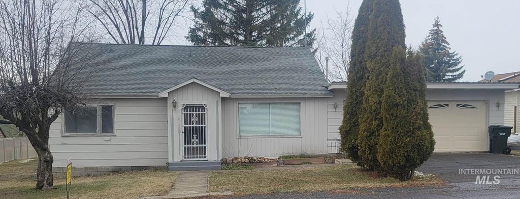 Photo of 212 N 4th Ave, Craigmont, ID 83523 (MLS # 98974329)