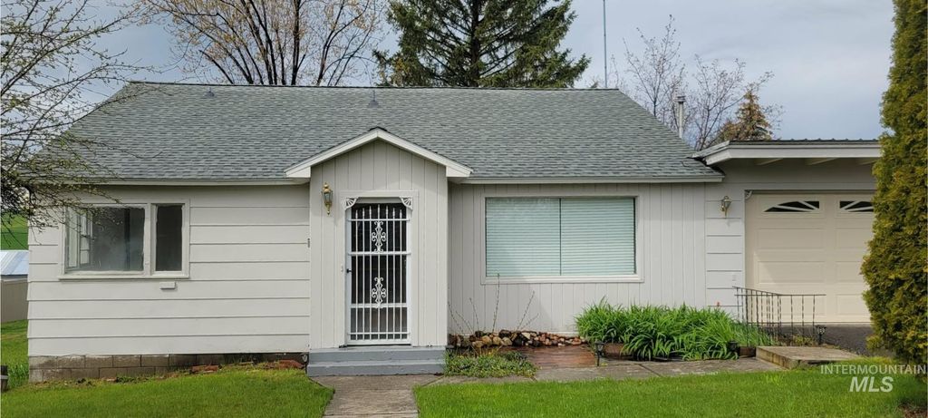 Photo of 212 N 4th Ave, Craigmont, ID 83523 (MLS # 98974329)
