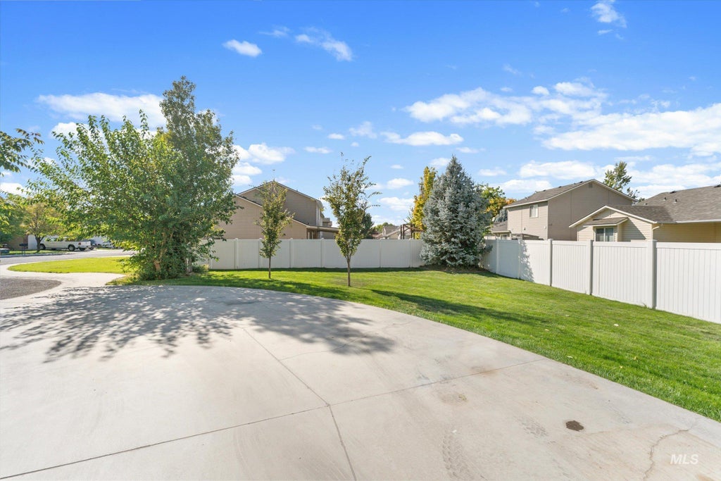 Photo of 10536 Gossamer Ct, Nampa, ID 83687 (MLS # 99001310)