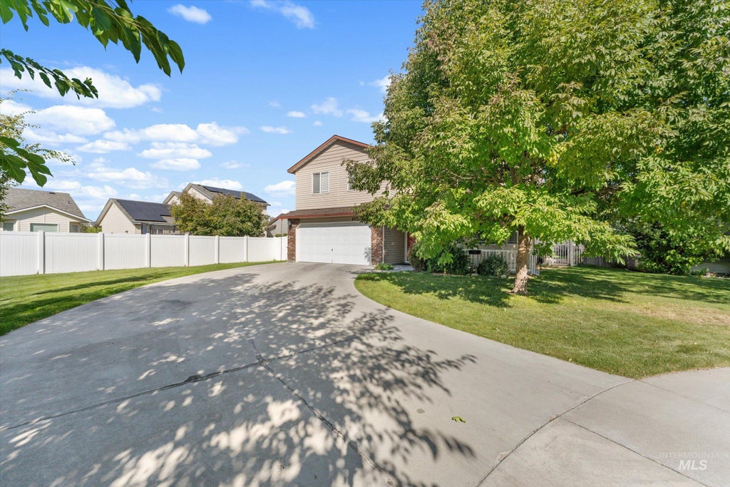 Photo of 10536 Gossamer Ct, Nampa, ID 83687 (MLS # 99001310)