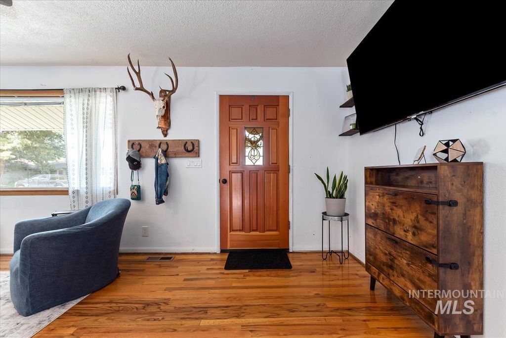 Photo of 845 E 16th N, Mountain Home, ID 83647 (MLS # 98986108)