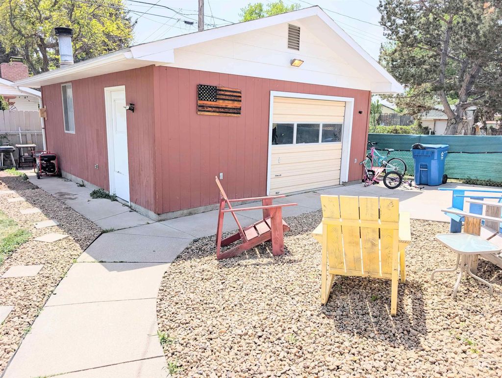 Photo of 845 E 16th N, Mountain Home, ID 83647 (MLS # 98986108)