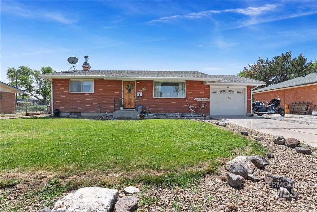 Photo of 845 E 16th N, Mountain Home, ID 83647 (MLS # 98986108)