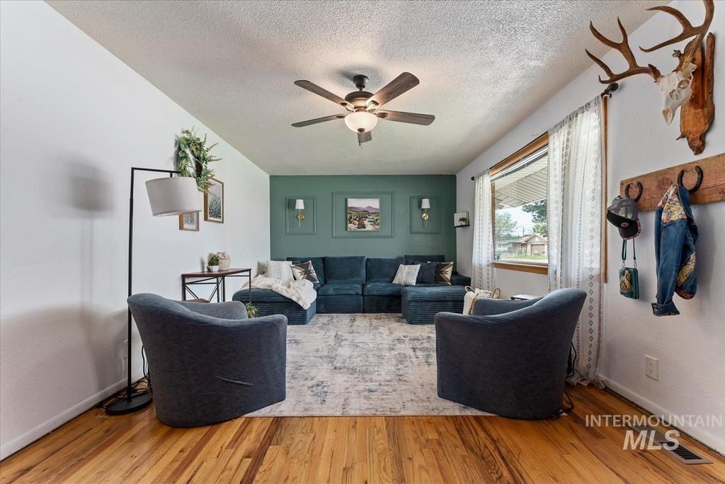 Photo of 845 E 16th N, Mountain Home, ID 83647 (MLS # 98986108)