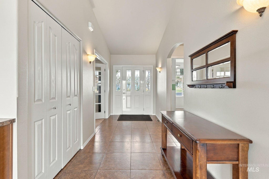 Photo of 1922 Birch Dr, Lewiston, ID 83501 (MLS # 99000838)
