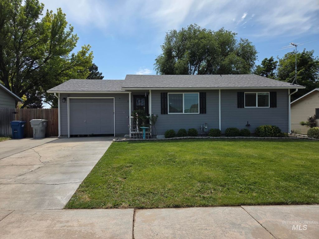 Photo of 2323 Sugar Cane Dr, Nampa, ID 83687 (MLS # 98987673)