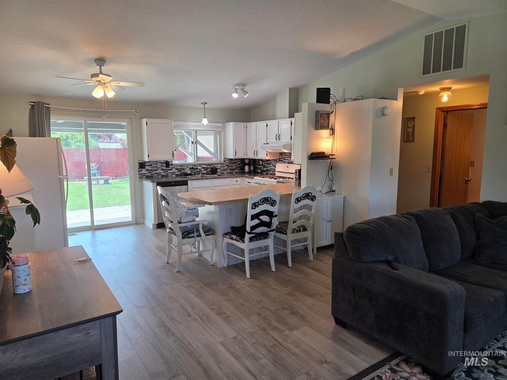 Photo of 2323 Sugar Cane Dr, Nampa, ID 83687 (MLS # 98987673)