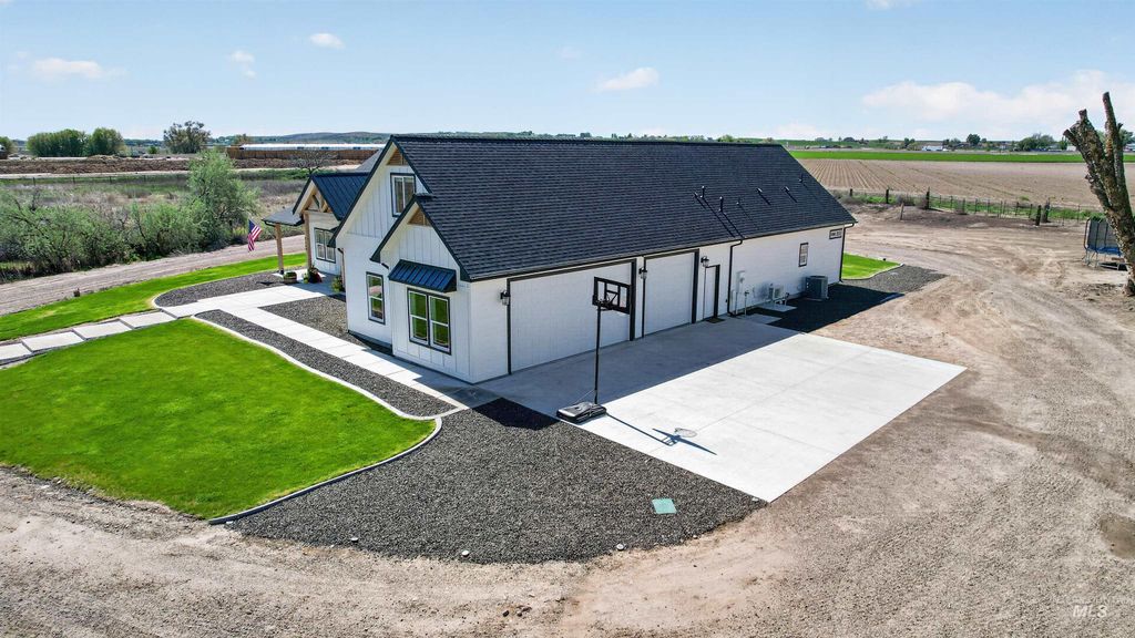Photo of 2369 SW 1st Ave, Fruitland, ID 83619 (MLS # 98984337)
