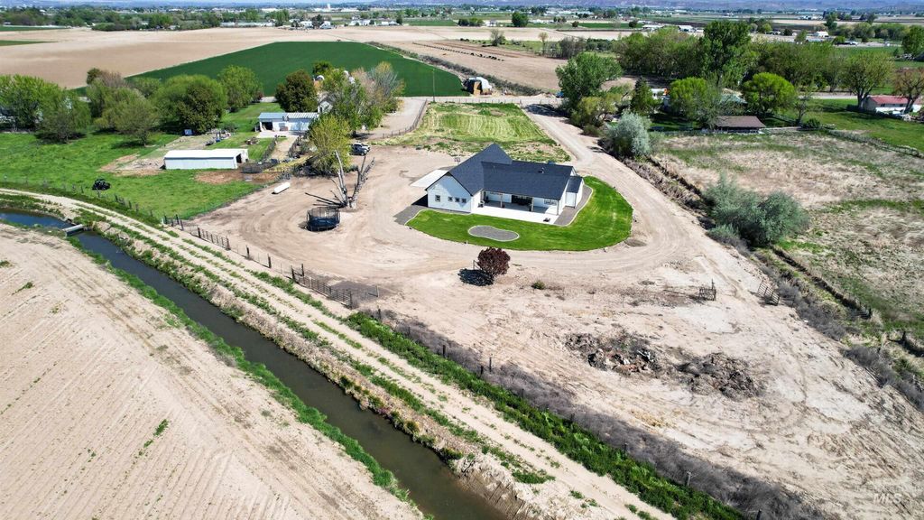 Photo of 2369 SW 1st Ave, Fruitland, ID 83619 (MLS # 98984337)
