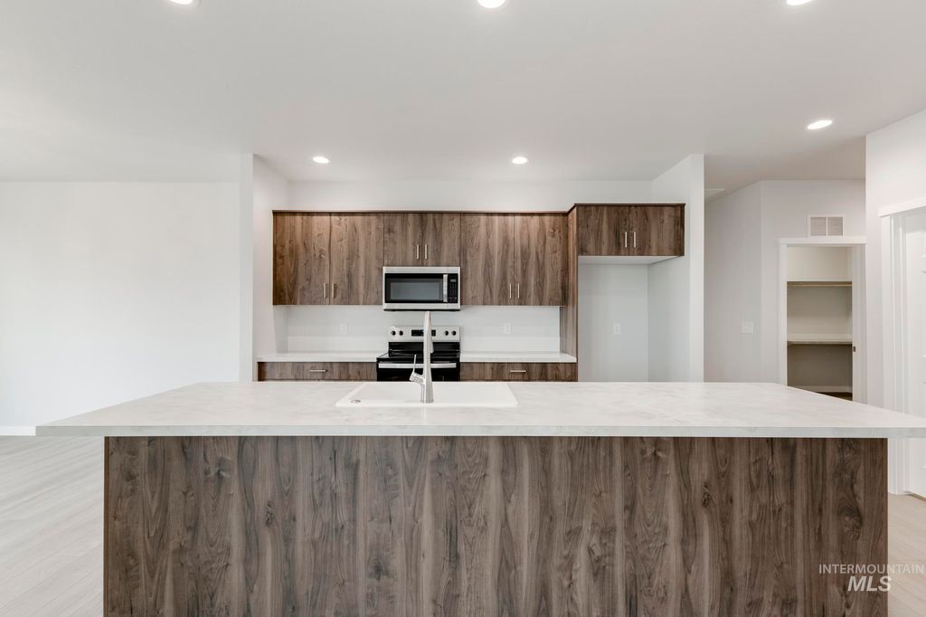 Photo of 13638 Redway Ct, Caldwell, ID 83607 (MLS # 98973329)