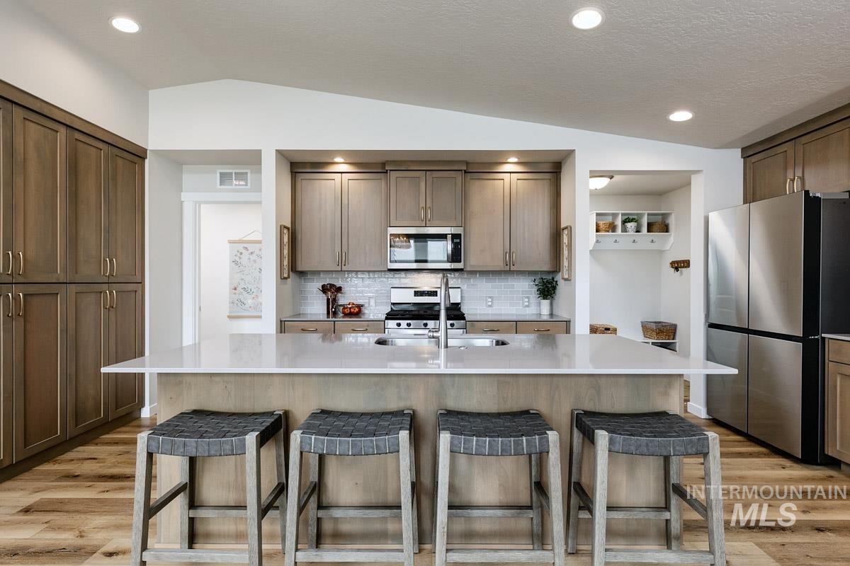 348 W Radiant Ridge
