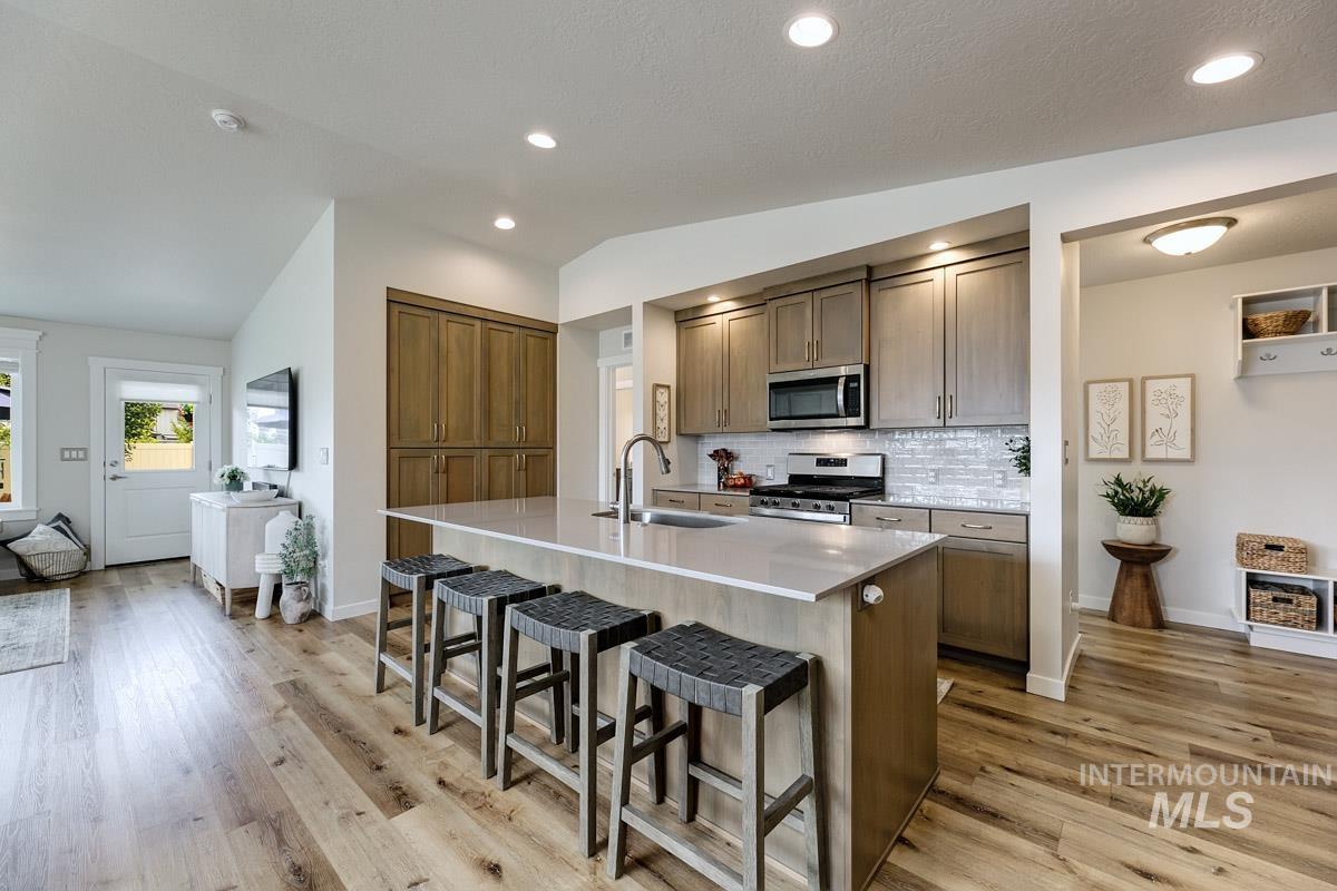 348 W Radiant Ridge