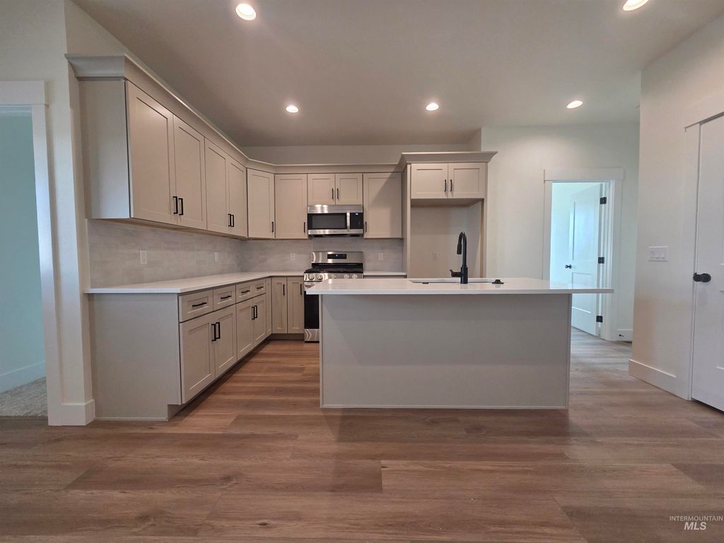 Photo of 620 Oxford St, Burley, ID 83318 (MLS # 98983068)