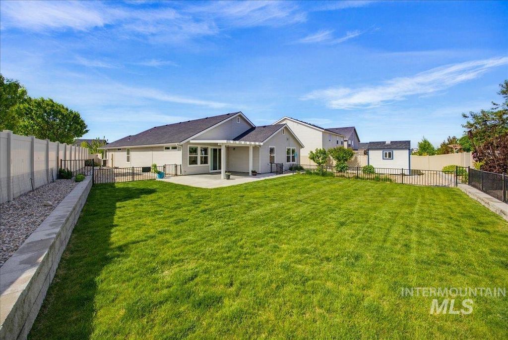 Photo of 3904 E Berwick Dr, Nampa, ID 83687 (MLS # 98985694)