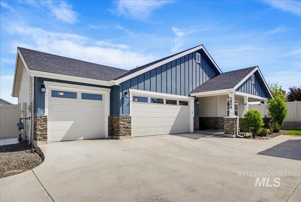 Photo of 3904 E Berwick Dr, Nampa, ID 83687 (MLS # 98985694)