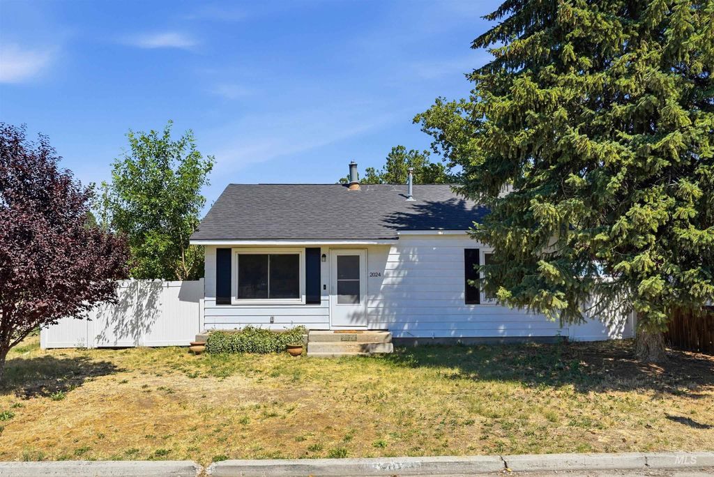 Photo of 2024 Hird Ave, Caldwell, ID 83605 (MLS # 98994286)