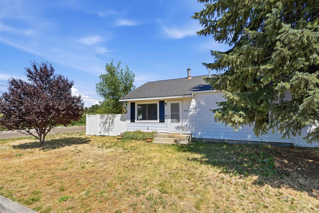 Photo of 2024 Hird Ave, Caldwell, ID 83605 (MLS # 98994286)