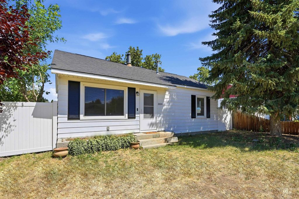 Photo of 2024 Hird Ave, Caldwell, ID 83605 (MLS # 98994286)